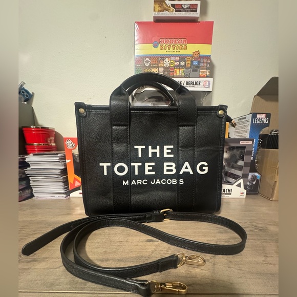 The Small Tote Bag - Picture 1 of 9